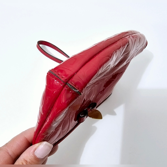 COACH PATENT LEATHER SIGNATURE WRISTLET - Picture 8 of 15